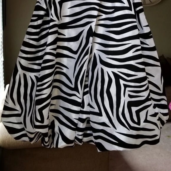 Juniors black and white dress - Picture 3 of 3